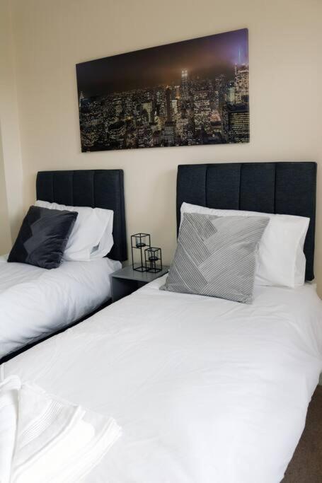 Bright & Cosy 2bed In Mk Centre +parking Apartment *